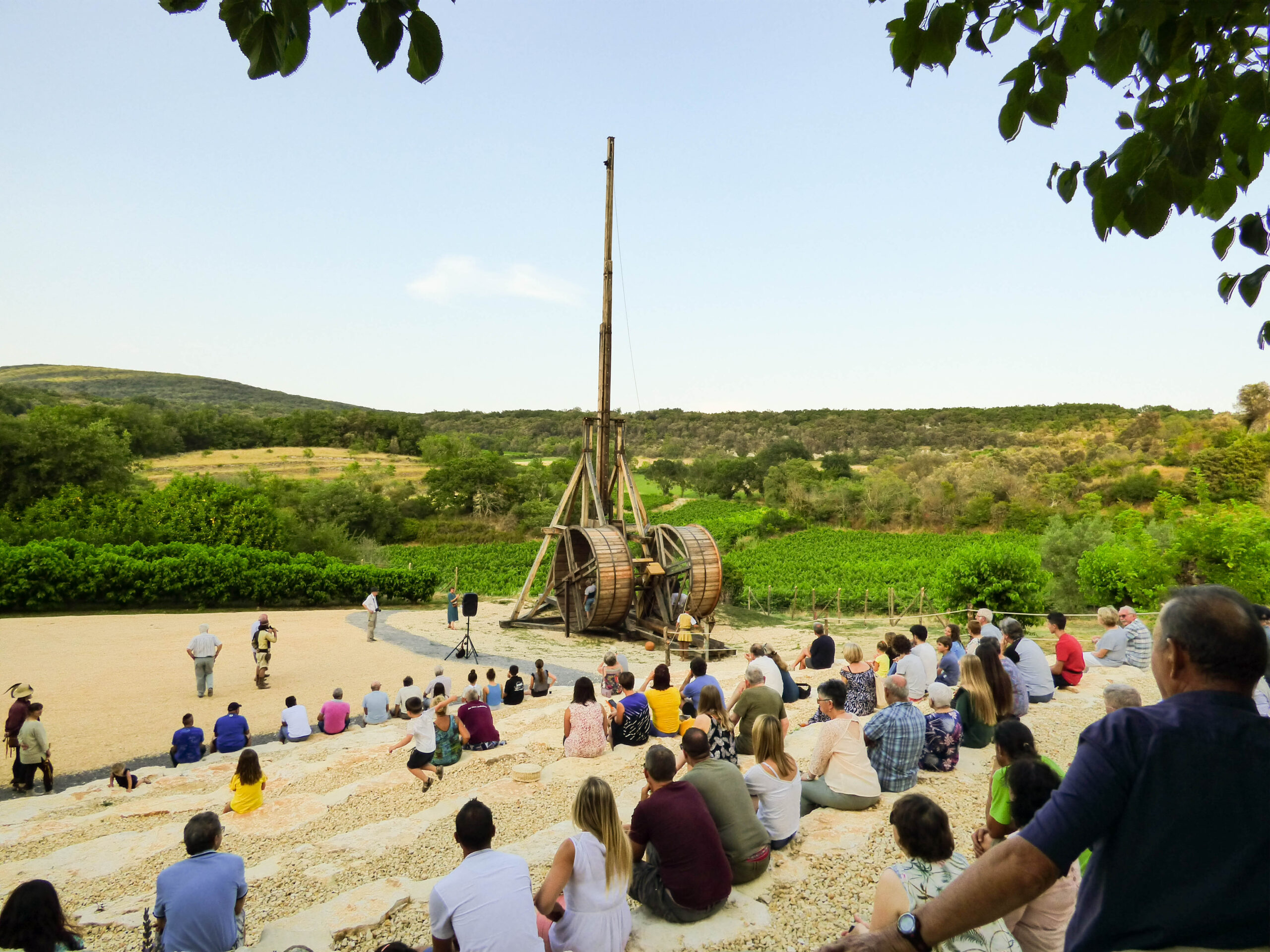 spectacle-medieval-chateau-des-roure-ardeche-scaled.jpg